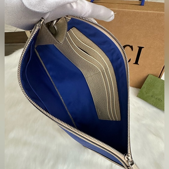 Auth off the Grid Clutch Like new - Picture 9 of 15